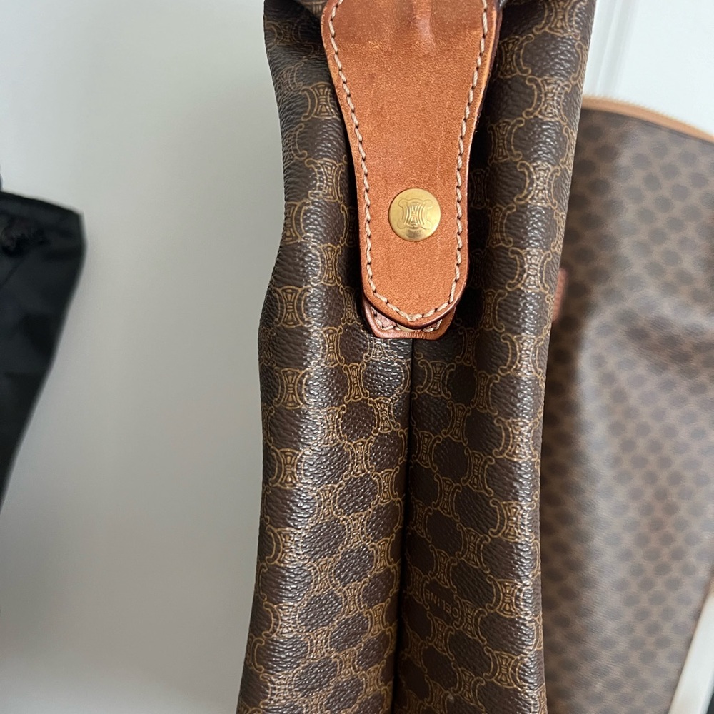 Beautiful Authentic Celine tote - Picture 2 of 13